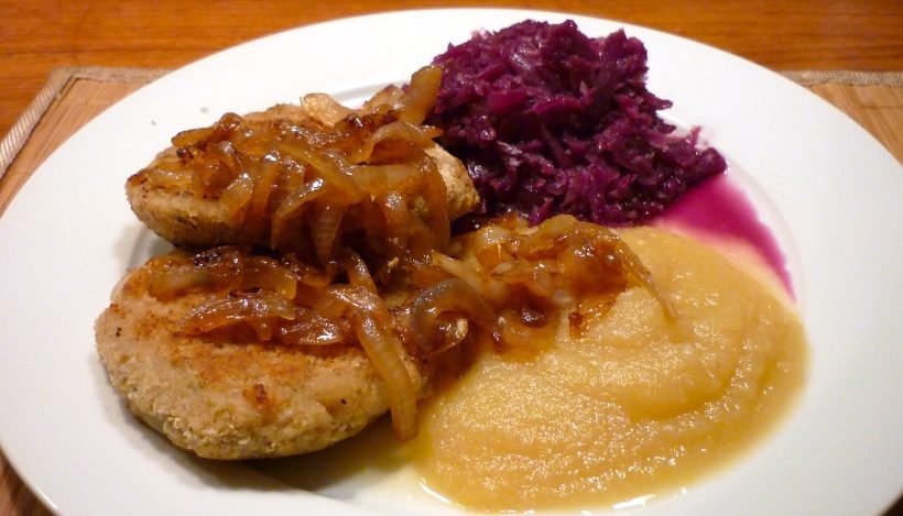Tierleidfrei genießen: Apfel-Zwiebel-“Kas”pressknödel Tierleidfrei genießen: Apfel-Zwiebel-“Kas”pressknödel