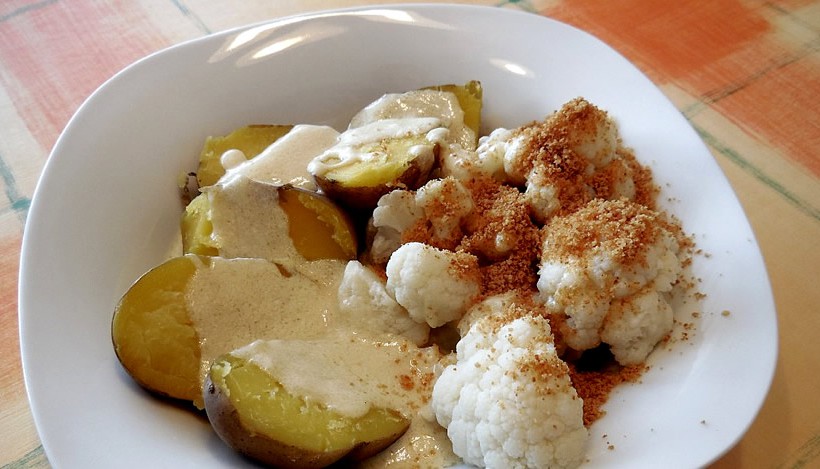 Tierleidfrei genießen: Blumenkohl mit Kartoffeln und Sauce Hollandaise Tierleidfrei genießen: Blumenkohl mit Kartoffeln und Sauce Hollandaise