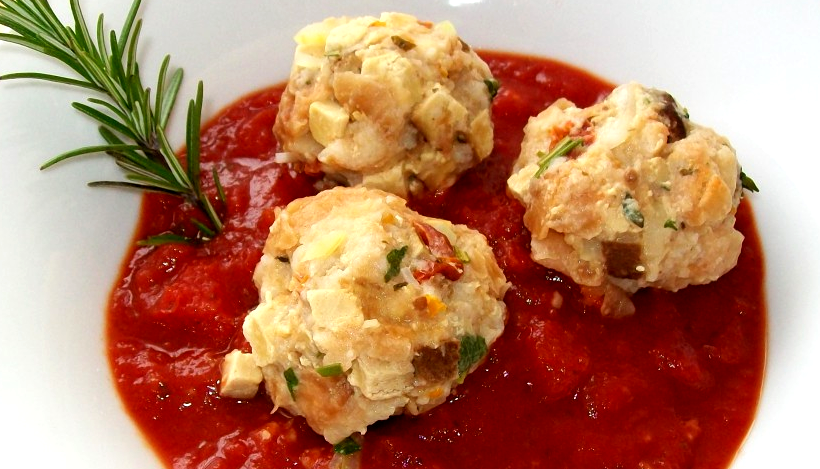Tierleidfrei genießen: Pizza-Knödel Tierleidfrei genießen: Pizza-Knödel