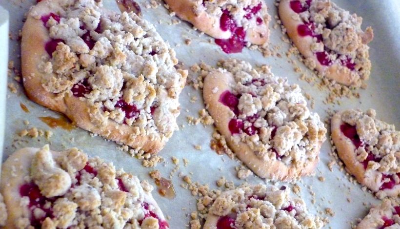Tierleidfrei genießen: Johannisbeer-Streusel-Taler Tierleidfrei genießen: Johannisbeer-Streusel-Taler